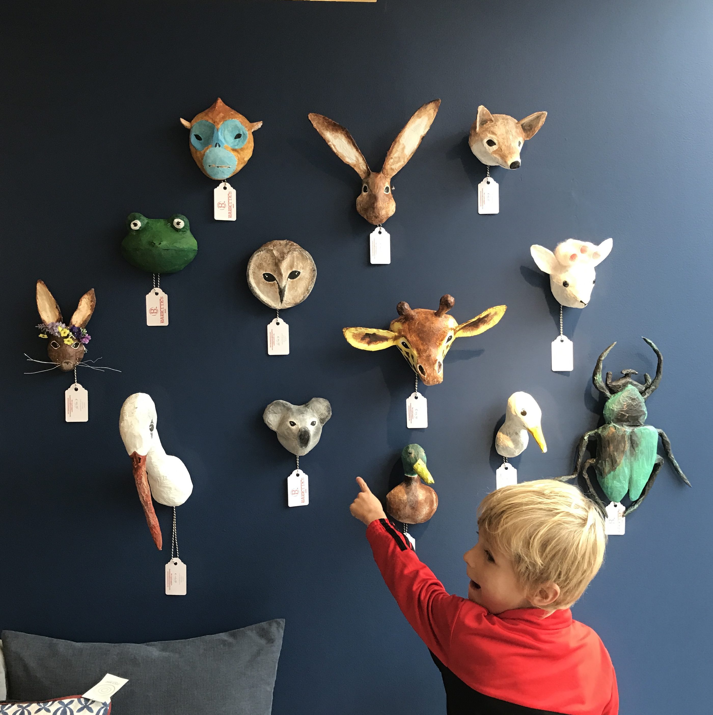 expositie animals on the wall