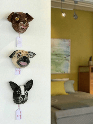 papiermache hondjes bij expositie Cocomat Arnhem