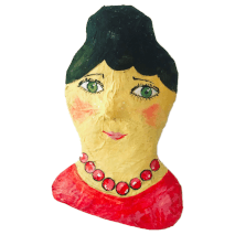 papiermache portret van dame met rode ketting