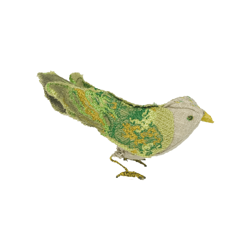 handgemaakte vogel met groen borduursel op linnen